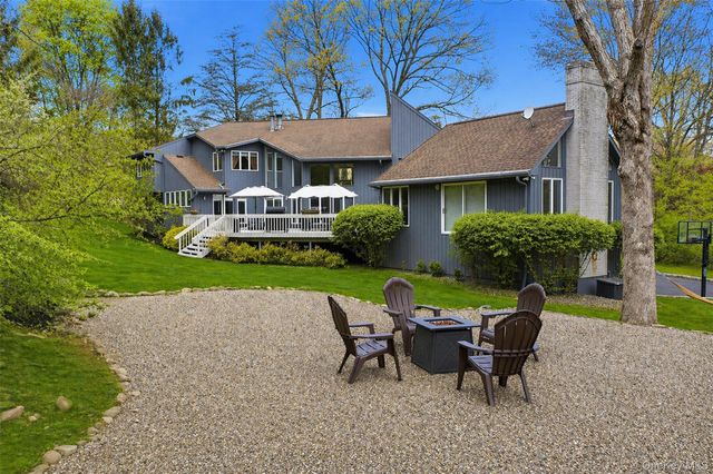 13 Zeck Court, Suffern, NY 10901