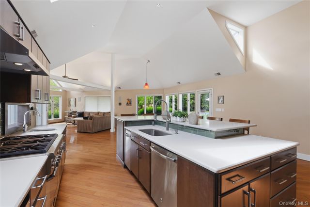 13 Zeck Court, Suffern, NY 10901