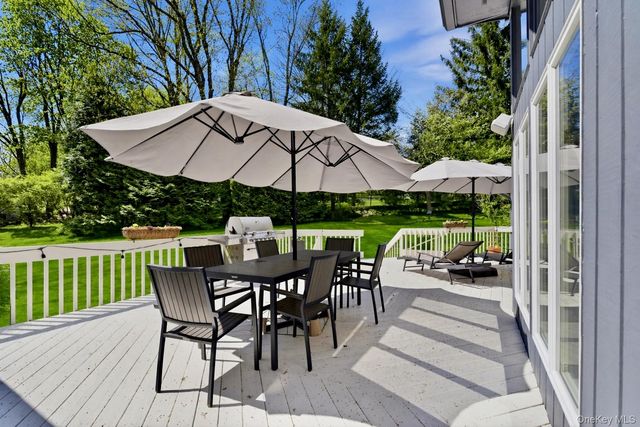 13 Zeck Court, Suffern, NY 10901