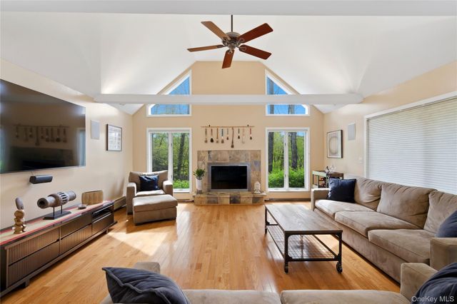 13 Zeck Court, Suffern, NY 10901