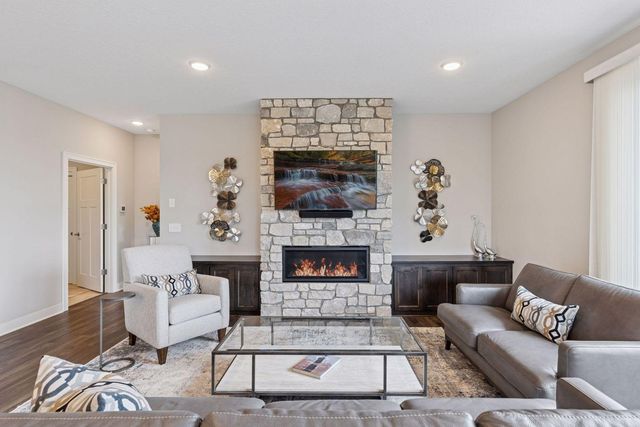 5174 Sundial Lane, Woodbury, MN 55129