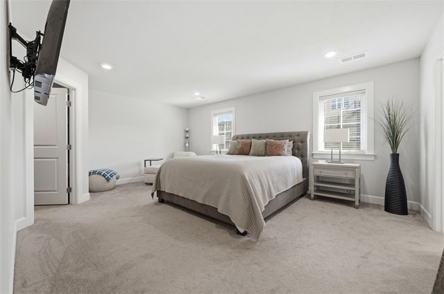 218 Sonni Ln, Robinson Twp, PA 15136