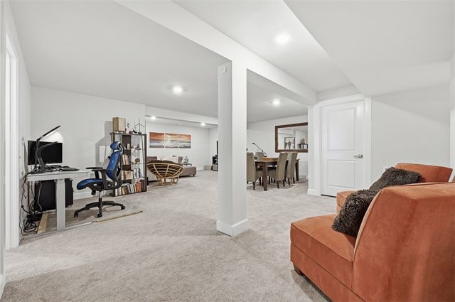 218 Sonni Ln, Robinson Twp, PA 15136