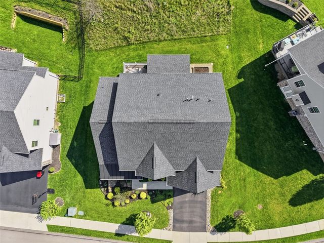 218 Sonni Ln, Robinson Twp, PA 15136