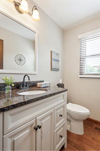 800 Manchester Street, Naperville, IL 60563