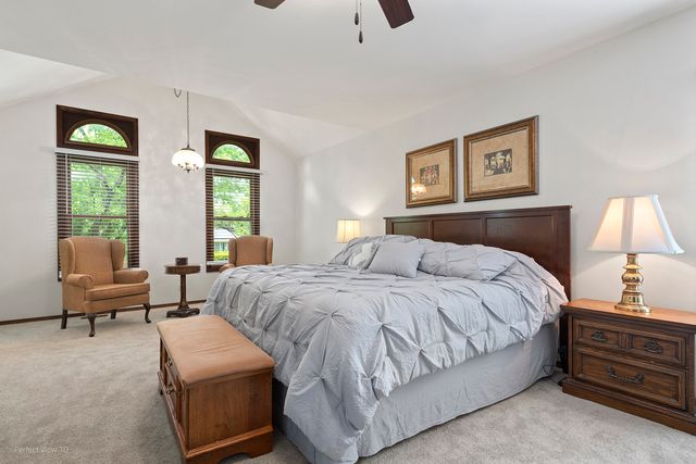 800 Manchester Street, Naperville, IL 60563