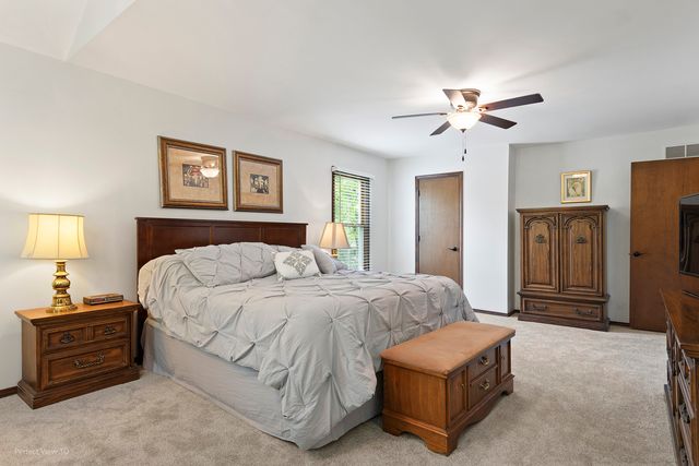 800 Manchester Street, Naperville, IL 60563