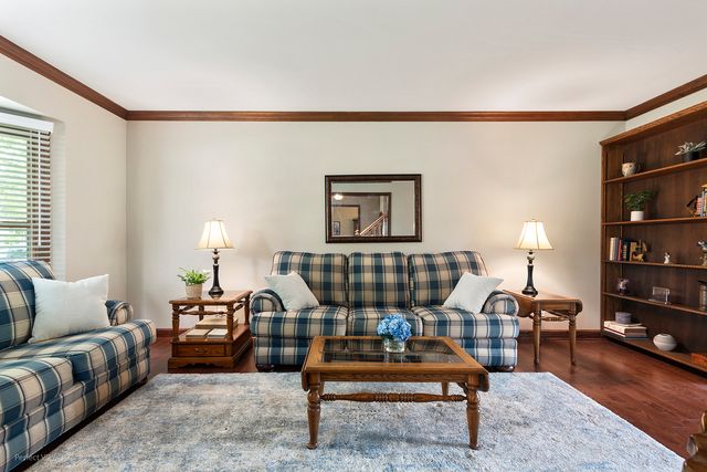 800 Manchester Street, Naperville, IL 60563