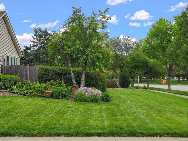 800 Manchester Street, Naperville, IL 60563