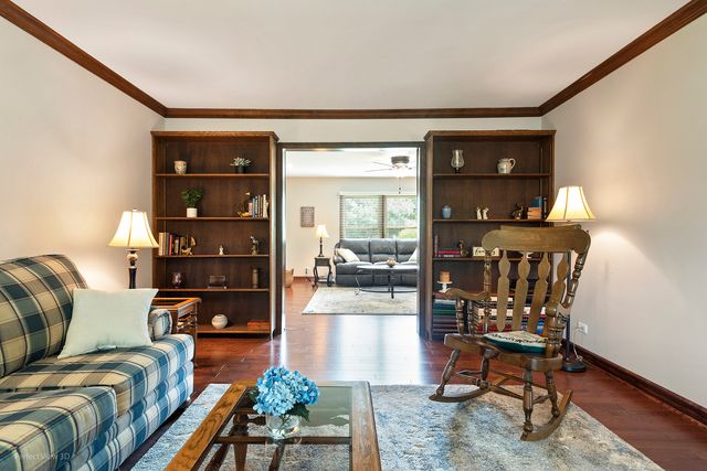 800 Manchester Street, Naperville, IL 60563