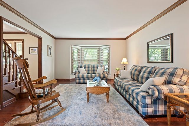 800 Manchester Street, Naperville, IL 60563