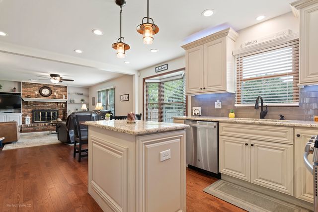 800 Manchester Street, Naperville, IL 60563