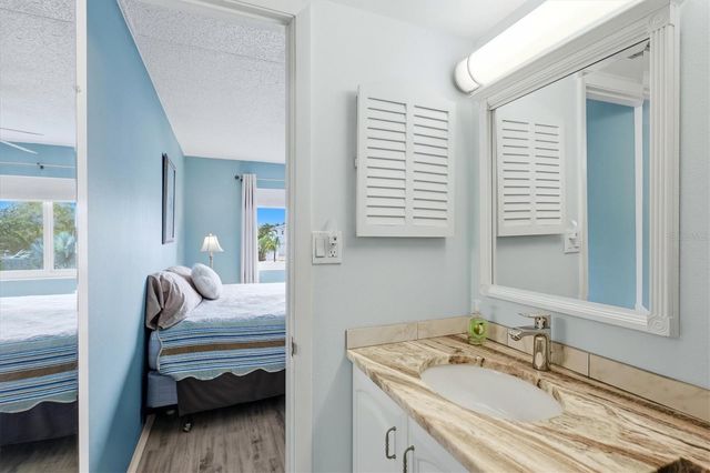 6470 HOLLYWOOD BOULEVARD 208, Sarasota, FL 34231