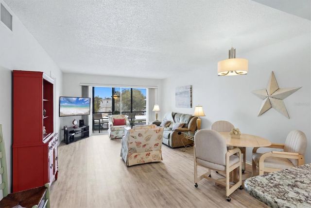 6470 HOLLYWOOD BOULEVARD 208, Sarasota, FL 34231