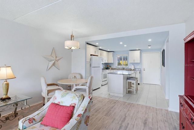 6470 HOLLYWOOD BOULEVARD 208, Sarasota, FL 34231