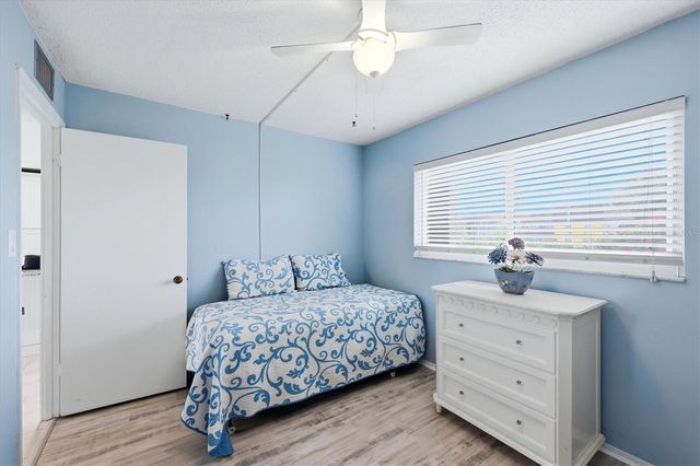 6470 HOLLYWOOD BOULEVARD 208, Sarasota, FL 34231