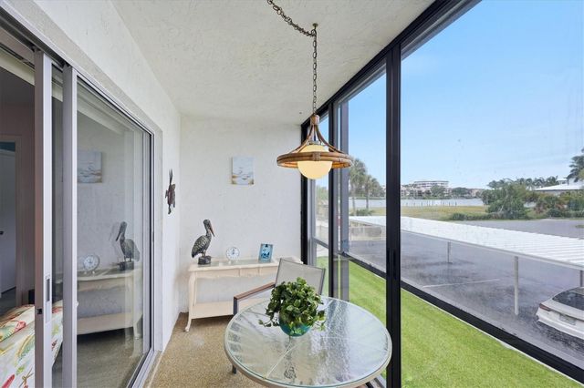 6470 HOLLYWOOD BOULEVARD 208, Sarasota, FL 34231