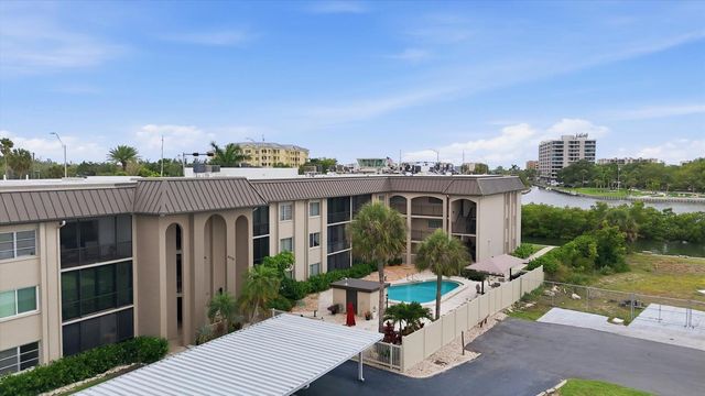 6470 HOLLYWOOD BOULEVARD 208, Sarasota, FL 34231