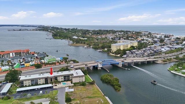 6470 HOLLYWOOD BOULEVARD 208, Sarasota, FL 34231