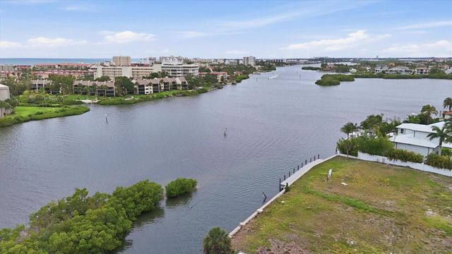 6470 HOLLYWOOD BOULEVARD 208, Sarasota, FL 34231