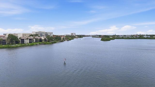 6470 HOLLYWOOD BOULEVARD 208, Sarasota, FL 34231