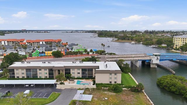 6470 HOLLYWOOD BOULEVARD 208, Sarasota, FL 34231