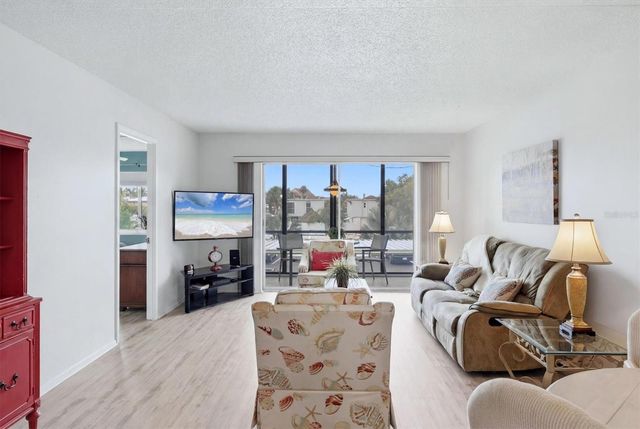 6470 HOLLYWOOD BOULEVARD 208, Sarasota, FL 34231