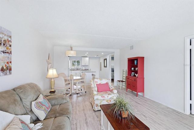 6470 HOLLYWOOD BOULEVARD 208, Sarasota, FL 34231