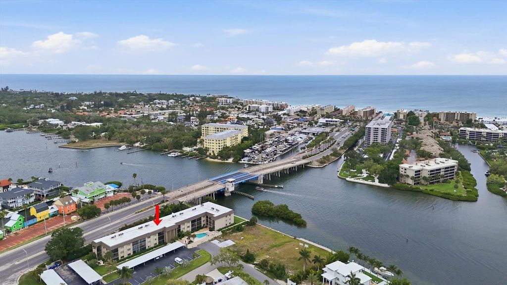 6470 HOLLYWOOD BOULEVARD 208, Sarasota, FL 34231