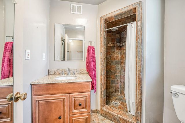 2995 E Buckingham Way, Fresno, CA 93726