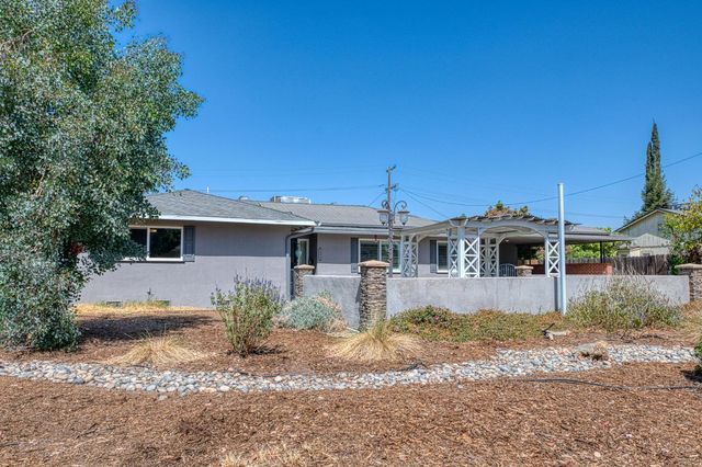 2995 E Buckingham Way, Fresno, CA 93726