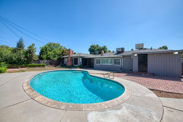 2995 E Buckingham Way, Fresno, CA 93726