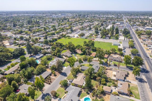 2995 E Buckingham Way, Fresno, CA 93726