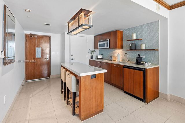 6801 Collins Ave 1010, Miami Beach, FL 33141
