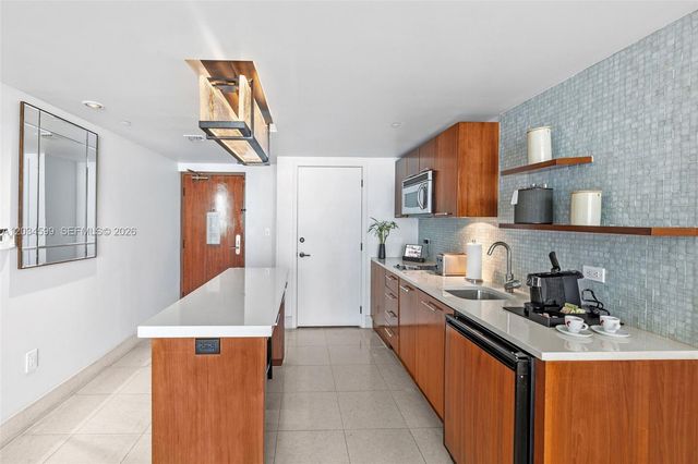 6801 Collins Ave 1010, Miami Beach, FL 33141