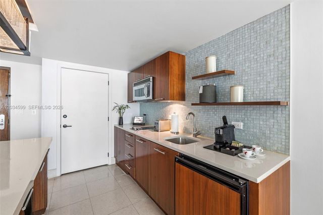 6801 Collins Ave 1010, Miami Beach, FL 33141
