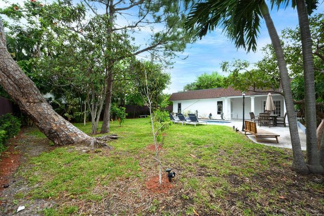 1629 S Lakeside Drive, Lake Worth Beach, FL 33460