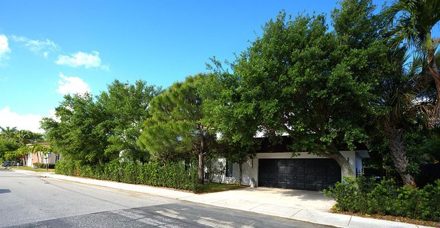 1629 S Lakeside Drive, Lake Worth Beach, FL 33460