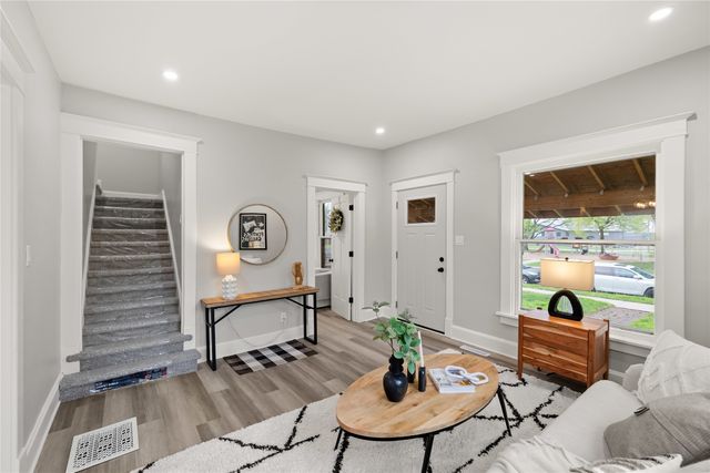 1702 Logan Avenue, Des Moines, IA 50316