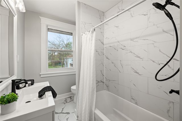 1702 Logan Avenue, Des Moines, IA 50316