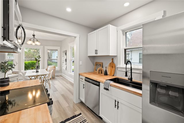 1702 Logan Avenue, Des Moines, IA 50316
