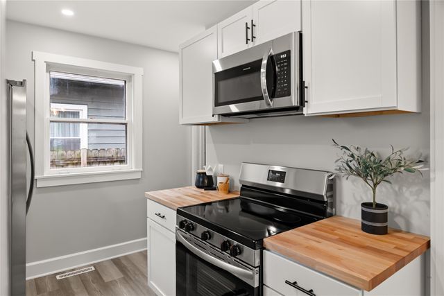 1702 Logan Avenue, Des Moines, IA 50316