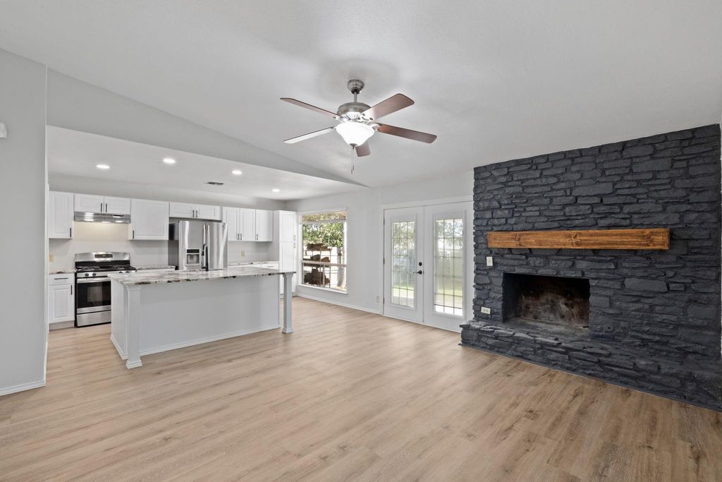 10001 Woodglen DR, Austin, TX 78753