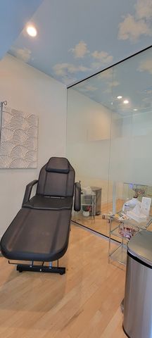 2465 N Halsted Street, Chicago, IL 60614