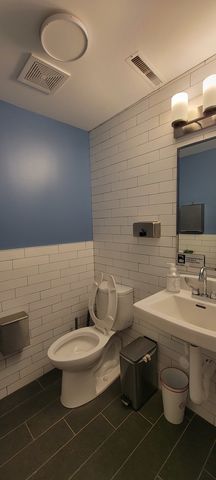 2465 N Halsted Street, Chicago, IL 60614