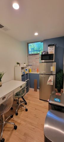 2465 N Halsted Street, Chicago, IL 60614