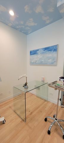 2465 N Halsted Street, Chicago, IL 60614
