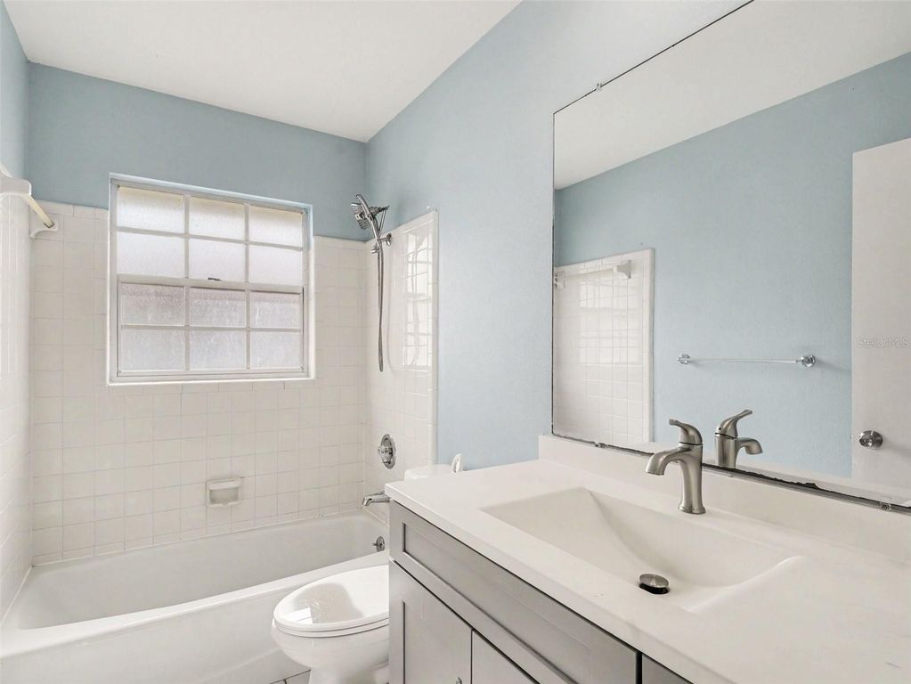 Image 11 of property listing at 3907 23RD AVENUE W, Bradenton, FL 34205