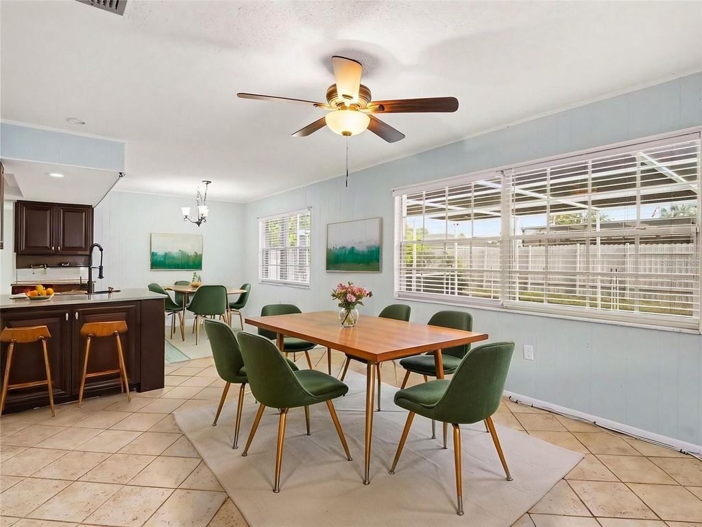 Image 4 of property listing at 3907 23RD AVENUE W, Bradenton, FL 34205