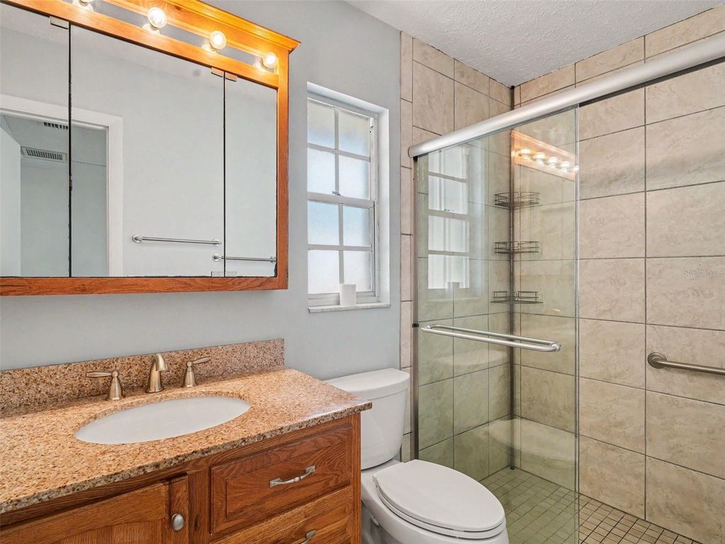 Image 7 of property listing at 3907 23RD AVENUE W, Bradenton, FL 34205